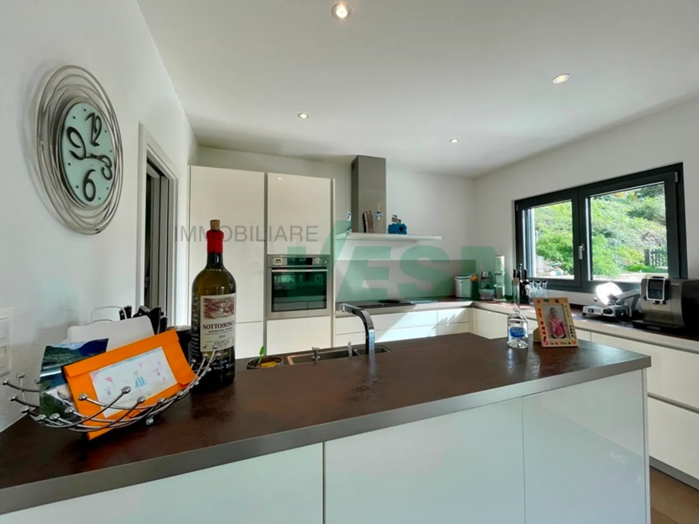 Accogliente ed elegante villa moderna nel verde con vista meravigliosa - Foto 6 di 13