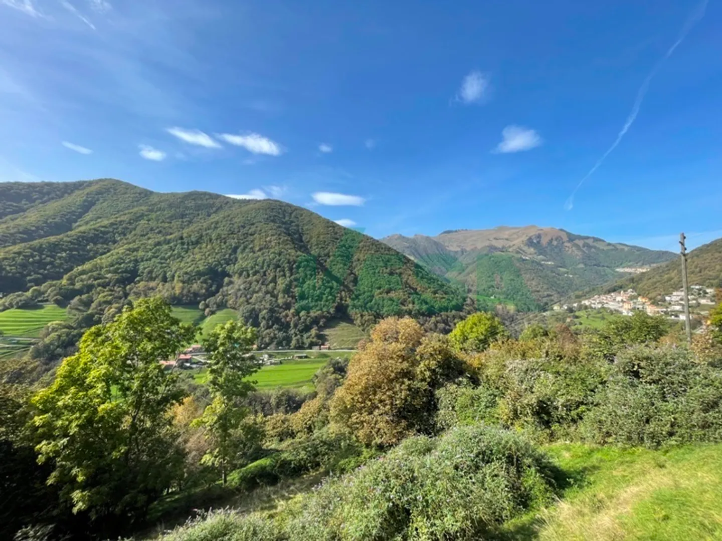Accogliente ed elegante villa moderna nel verde con vista meravigliosa - Foto 7 di 13