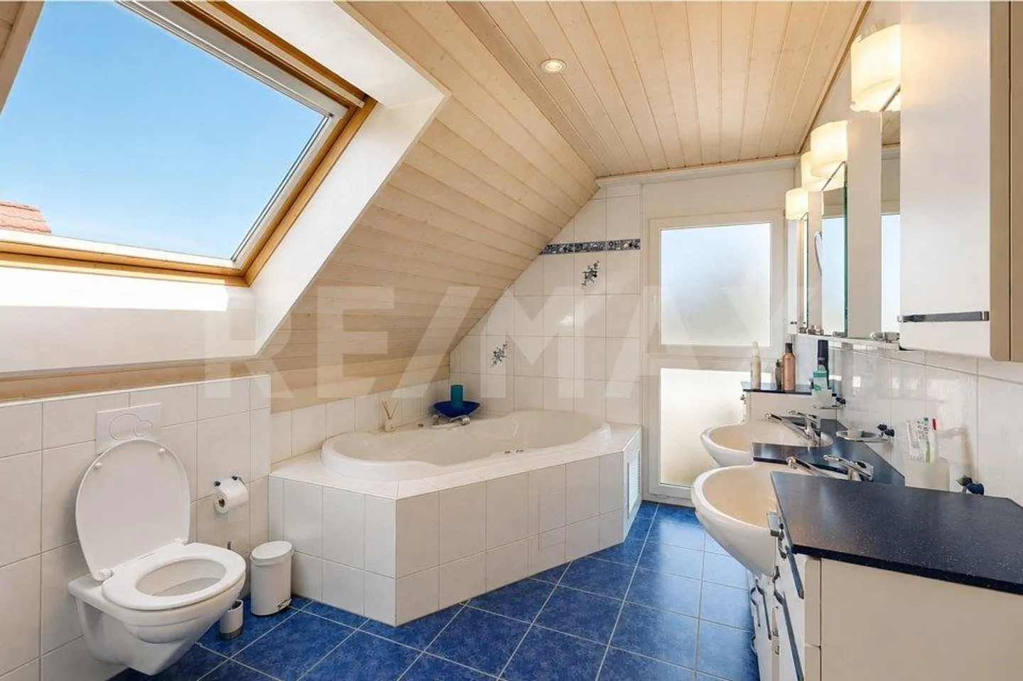 Confort de vie, intimité et vue panoramique | Salle de loisirs | Sauna | rénové - Photo 9 sur 13