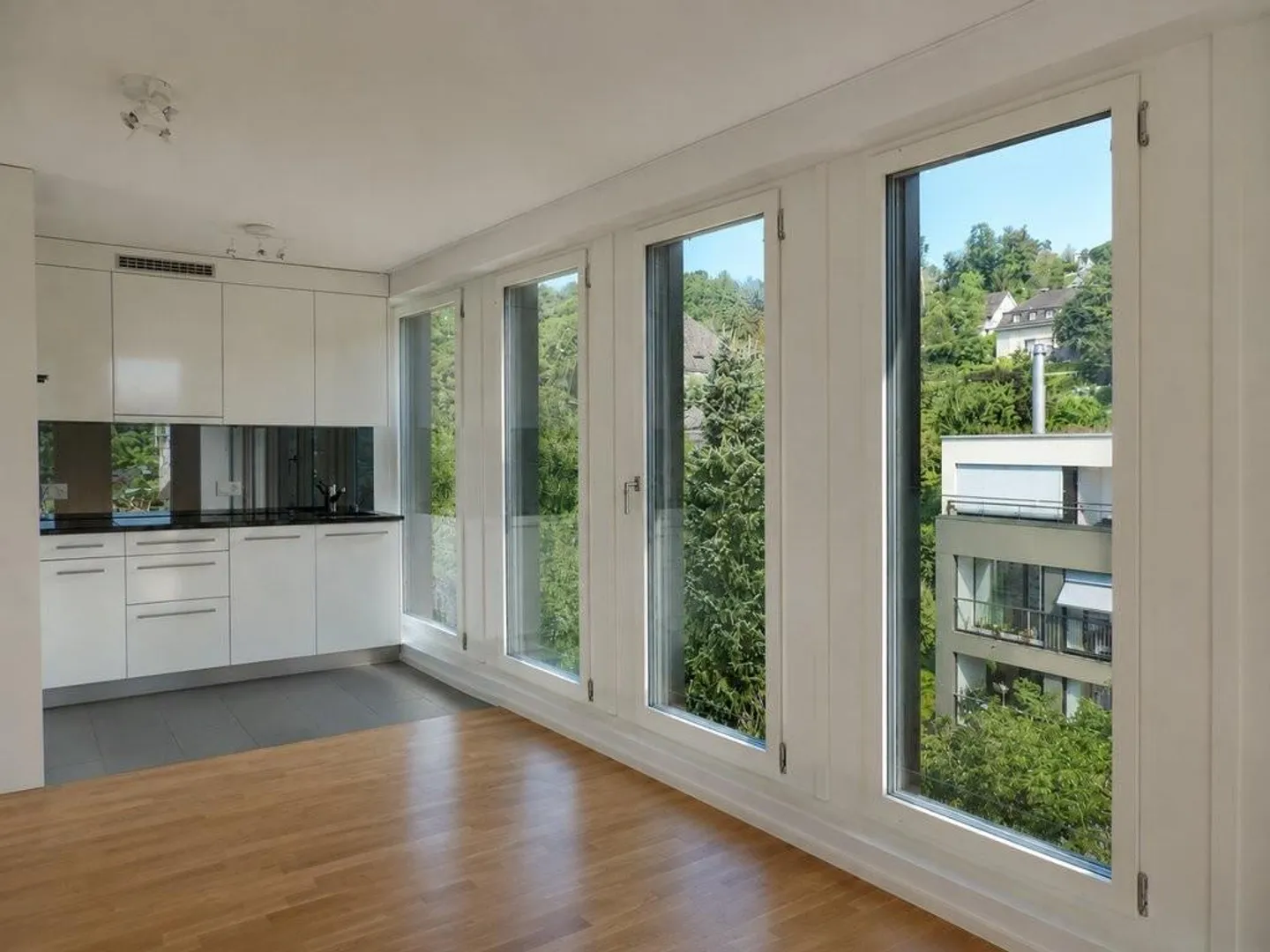 Modernes Apartment mit Stadtblick - Foto 2 von 7