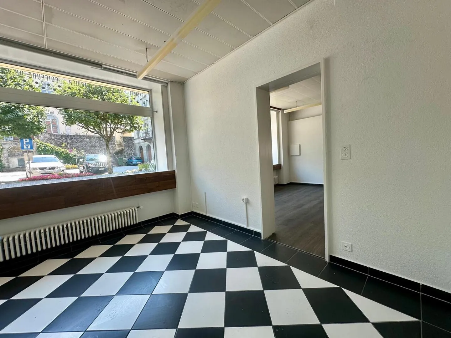 À louer - Local commercial avec vitrine et annexes | Environ 130 m² - Photo 4 sur 5