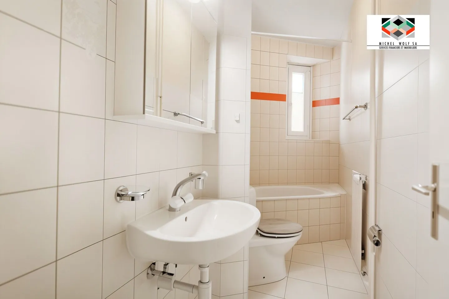 Fully renovated apartment with washing column - Photo 7 of 9