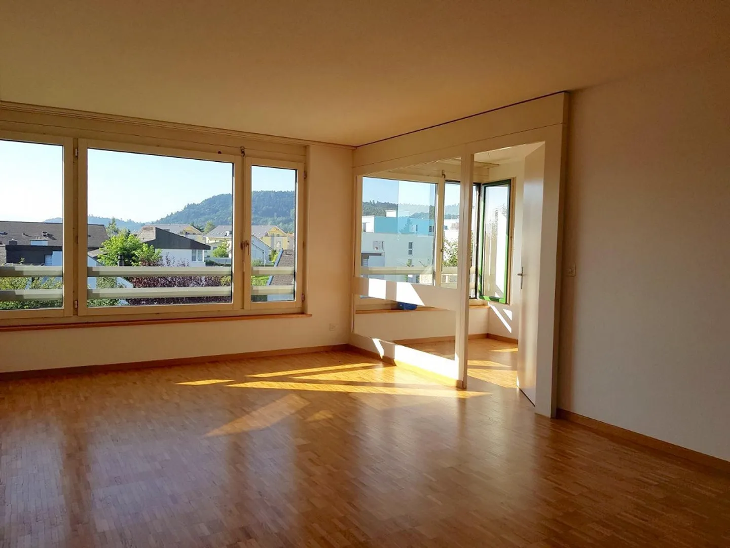 Ampio e luminoso appartamento di 2,5 stanze con balcone - Foto 1 di 7