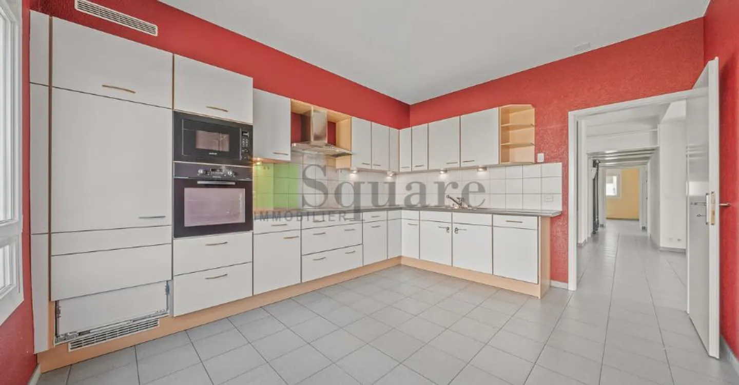 Appartement spacieux avec terrasse - Photo 5 sur 9