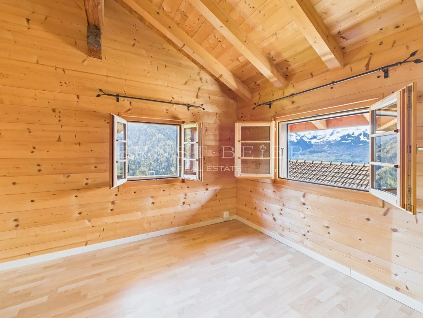 Beautiful chalet with attached barn and panoramic view - peaceful environment - Photo 7 of 13