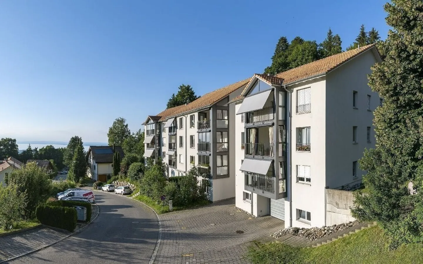 Apartment seeks single - Photo 2 of 7