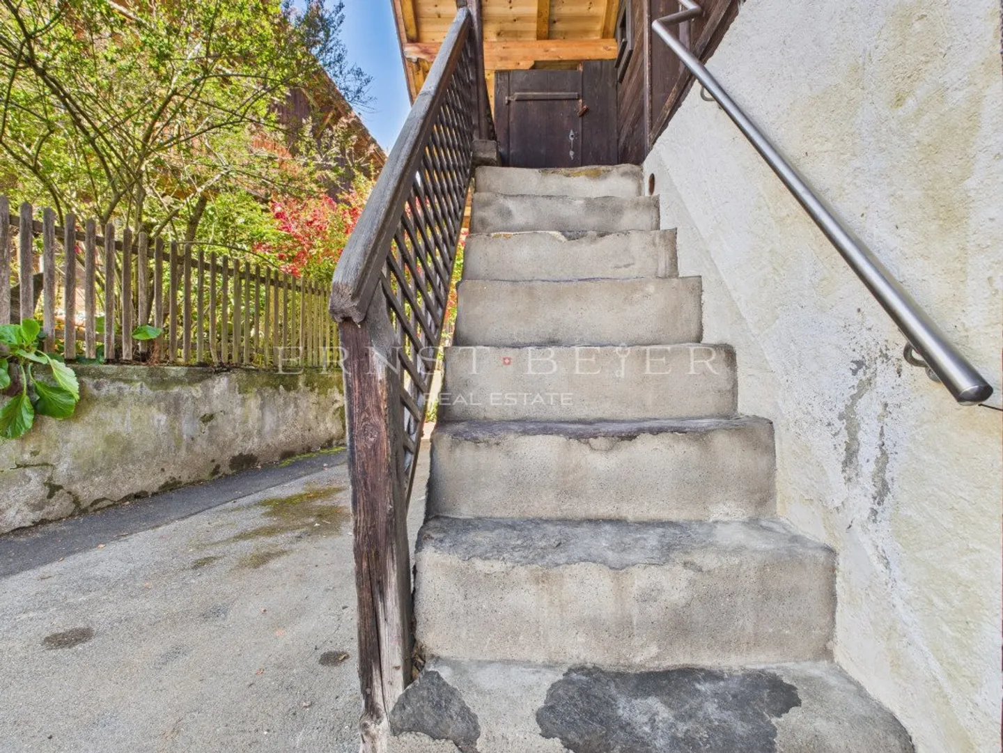 Beautiful chalet with attached barn and panoramic view - peaceful environment - Photo 9 of 13