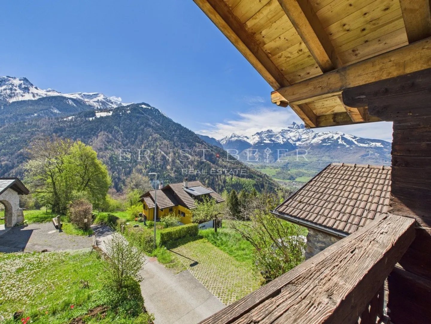 Beautiful chalet with attached barn and panoramic view - peaceful environment - Photo 12 of 13