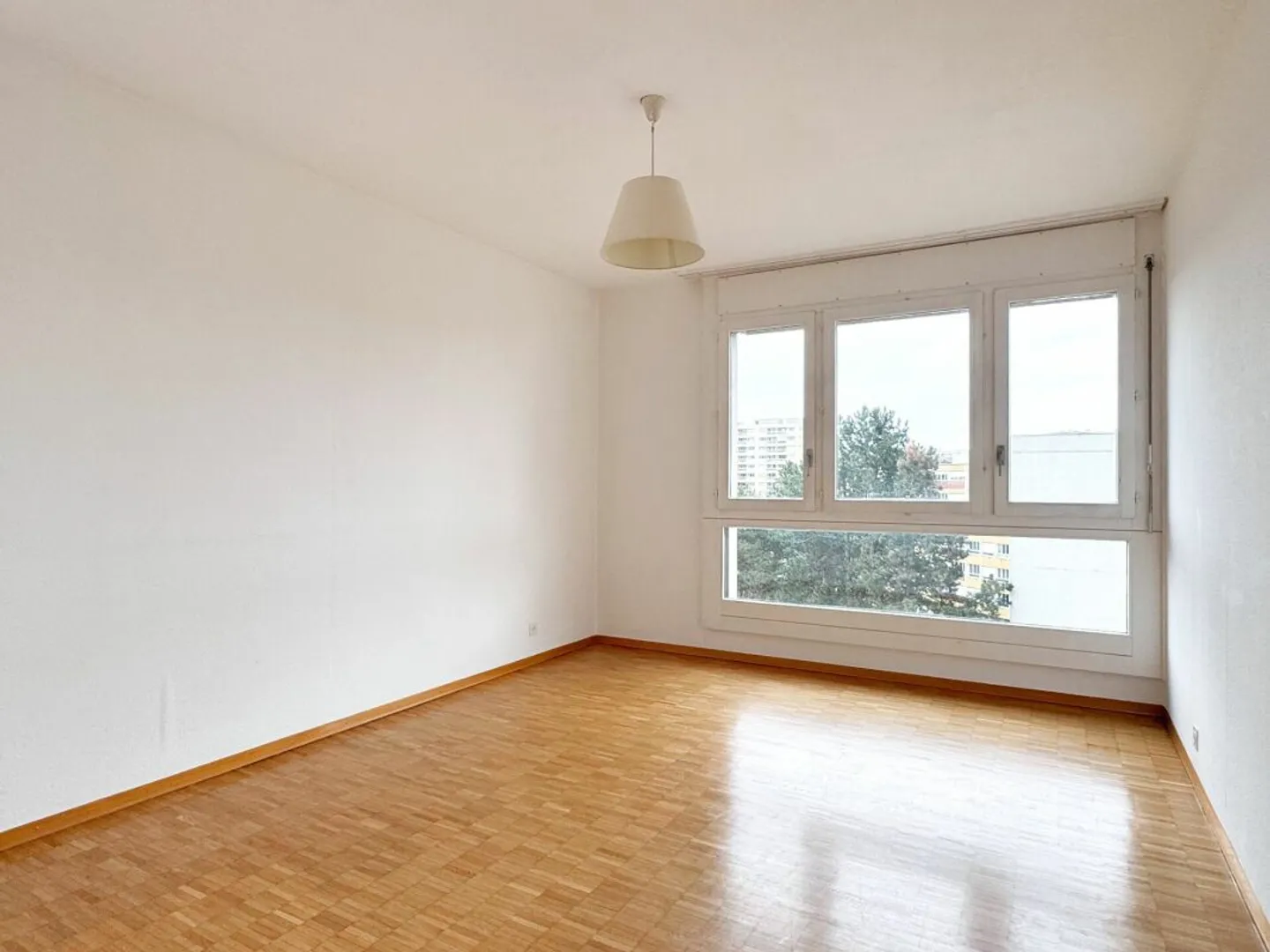 Spacious Apartment in Meyrin - Photo 8 of 14