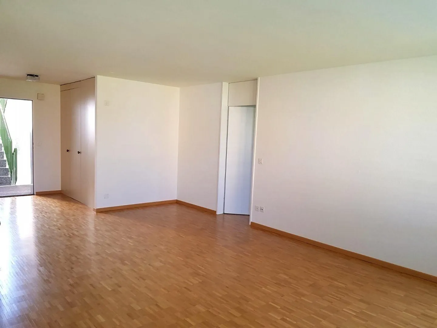 Ampio e luminoso appartamento di 2,5 stanze con balcone - Foto 2 di 7