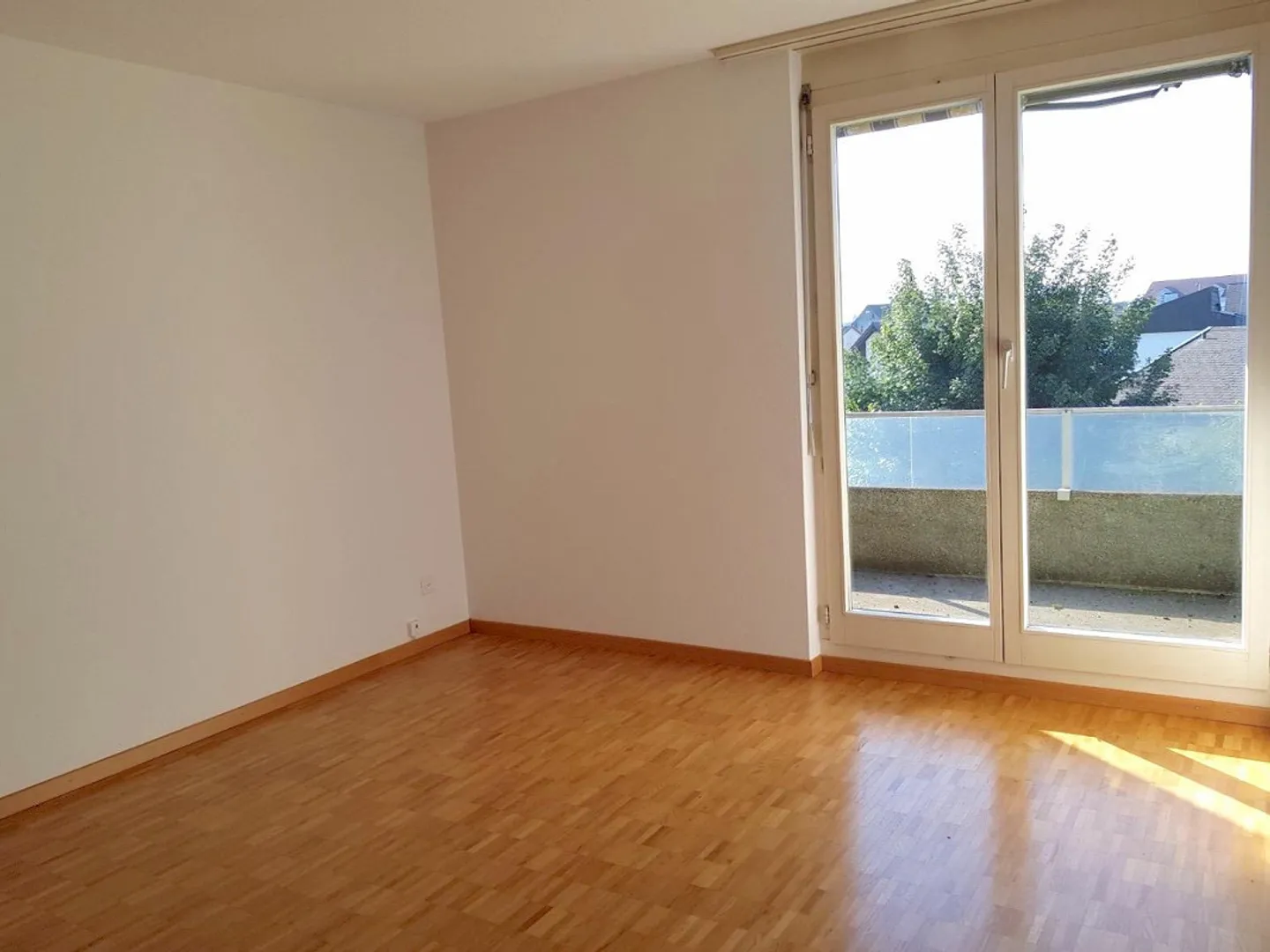 Ampio e luminoso appartamento di 2,5 stanze con balcone - Foto 4 di 7