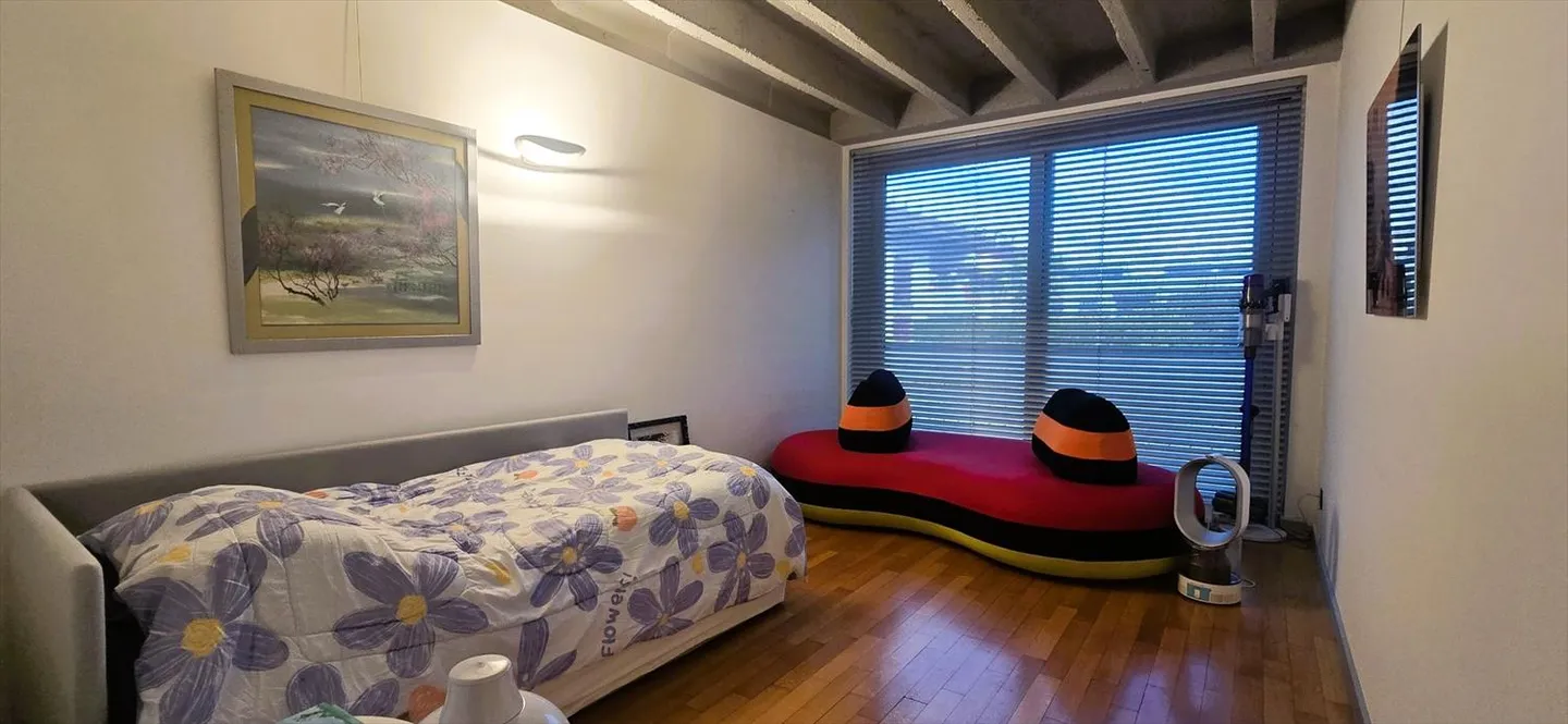 Unique Apartment/Loft with 5.5 Rooms and 258 m2 in Uvrier - Photo 9 of 13