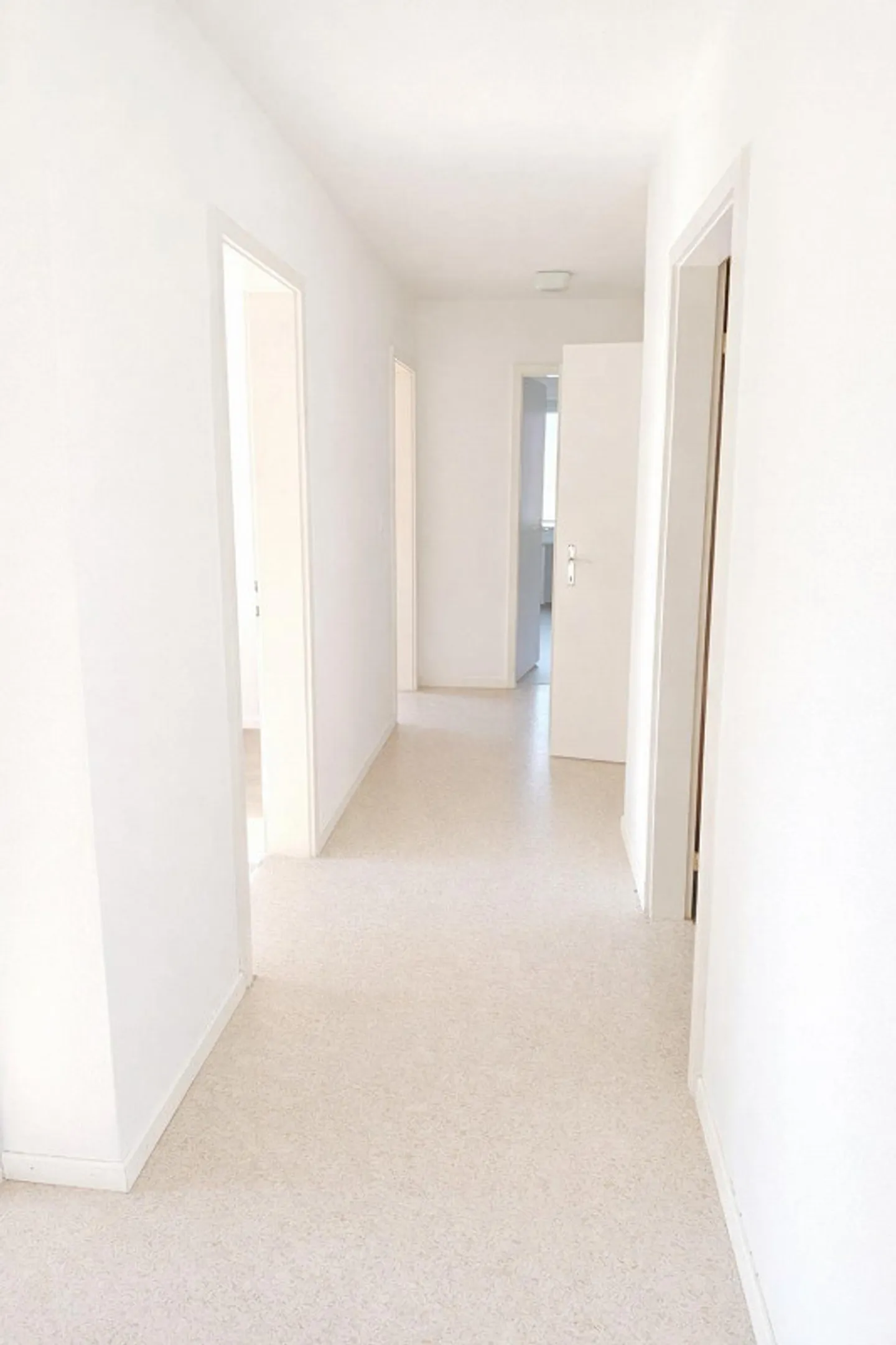 Attico ben curato con balcone - Foto 2 di 7