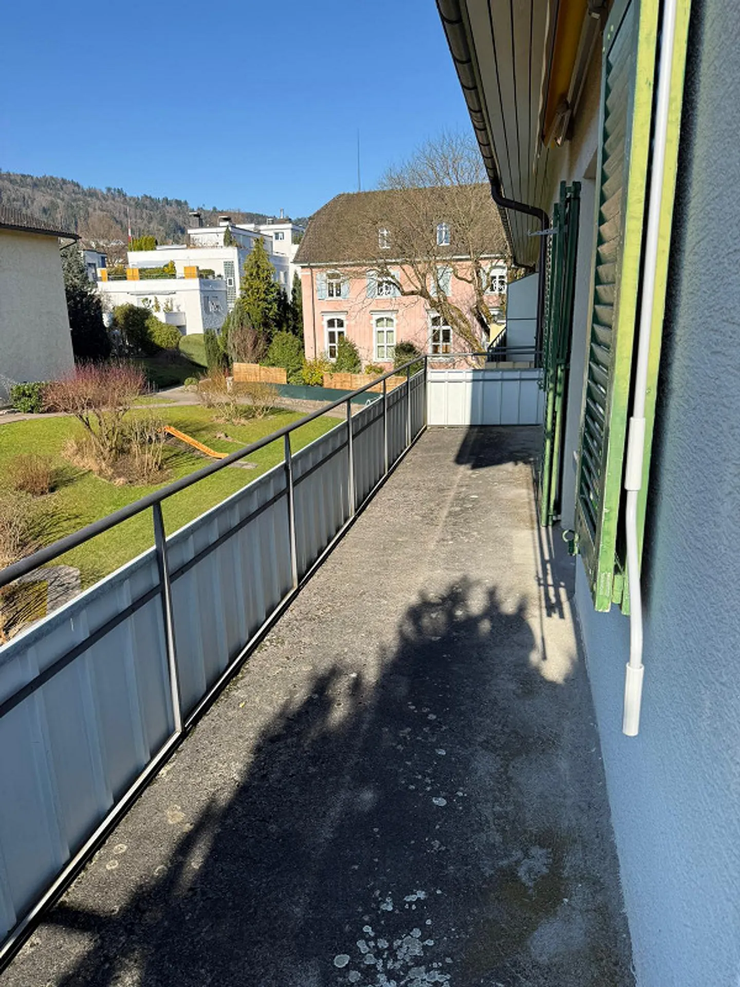 Attico ben curato con balcone - Foto 5 di 7