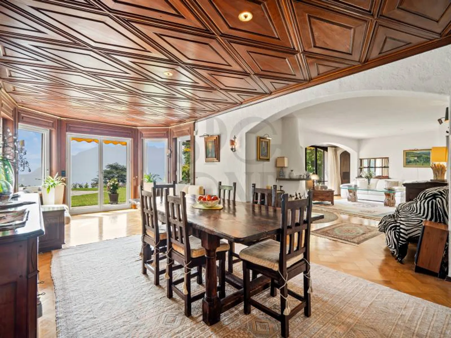 Exceptional house with breathtaking view and swimming pool - Photo 3 of 12