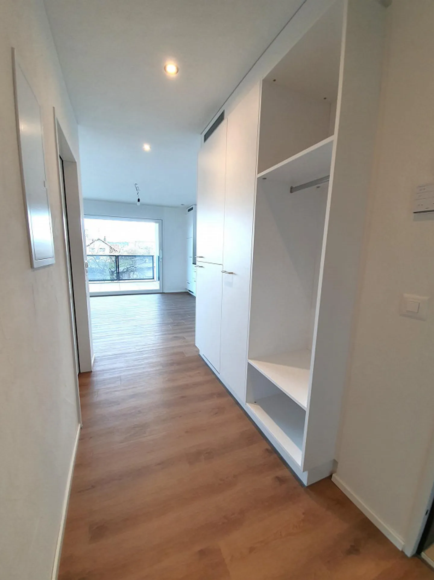 Appartement moderne de 2,5 pièces dans un emplacement central - Photo 4 sur 5