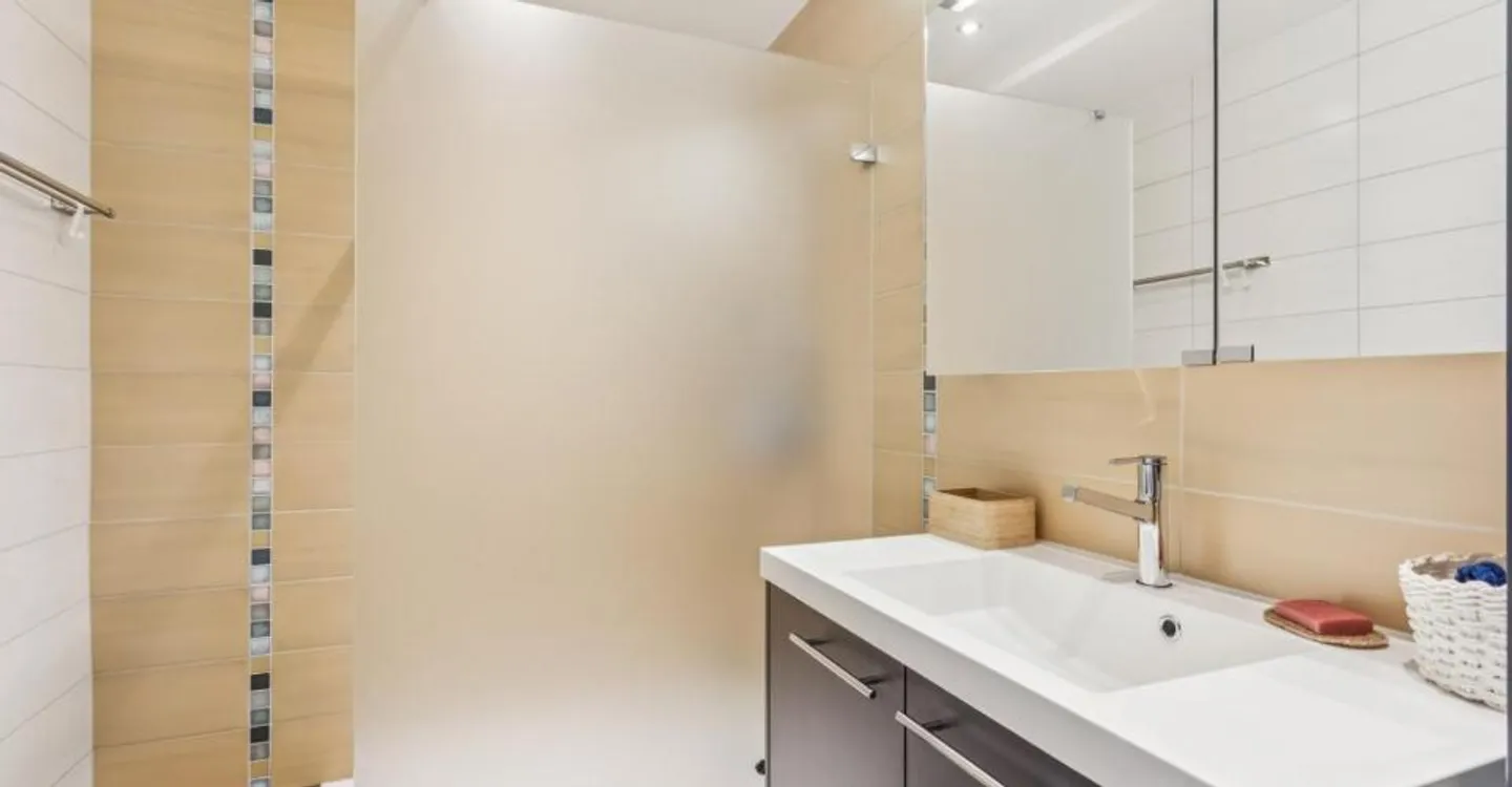 Appartement spacieux avec jardin - Photo 8 sur 12