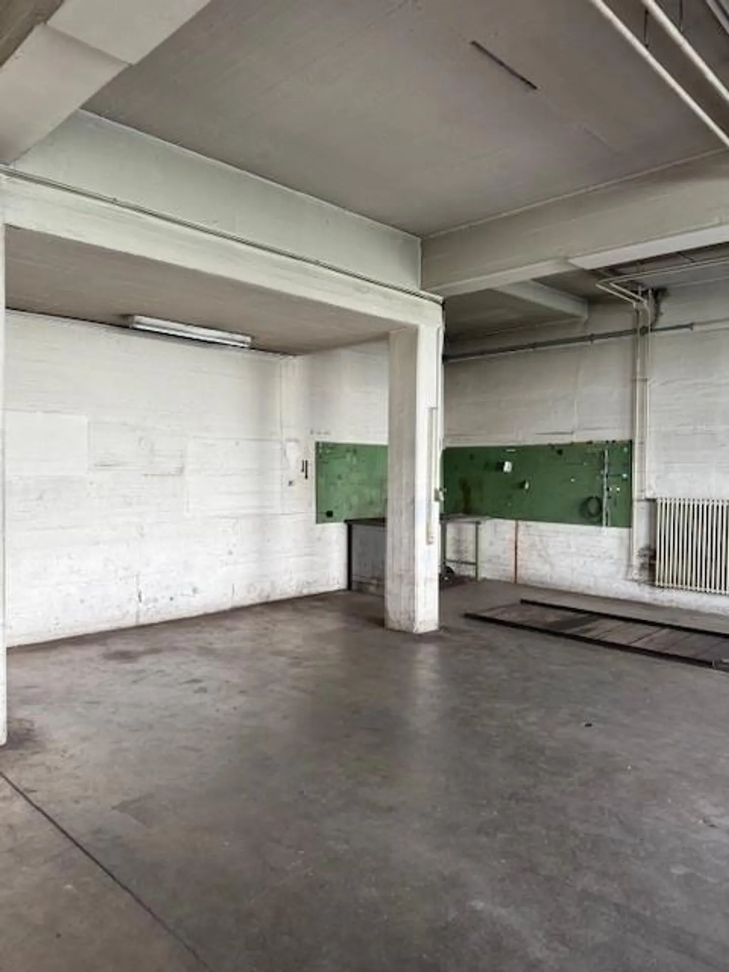 Grande Garage/Stanza di Stoccaggio in Posizione Ideale - Foto 1 di 3