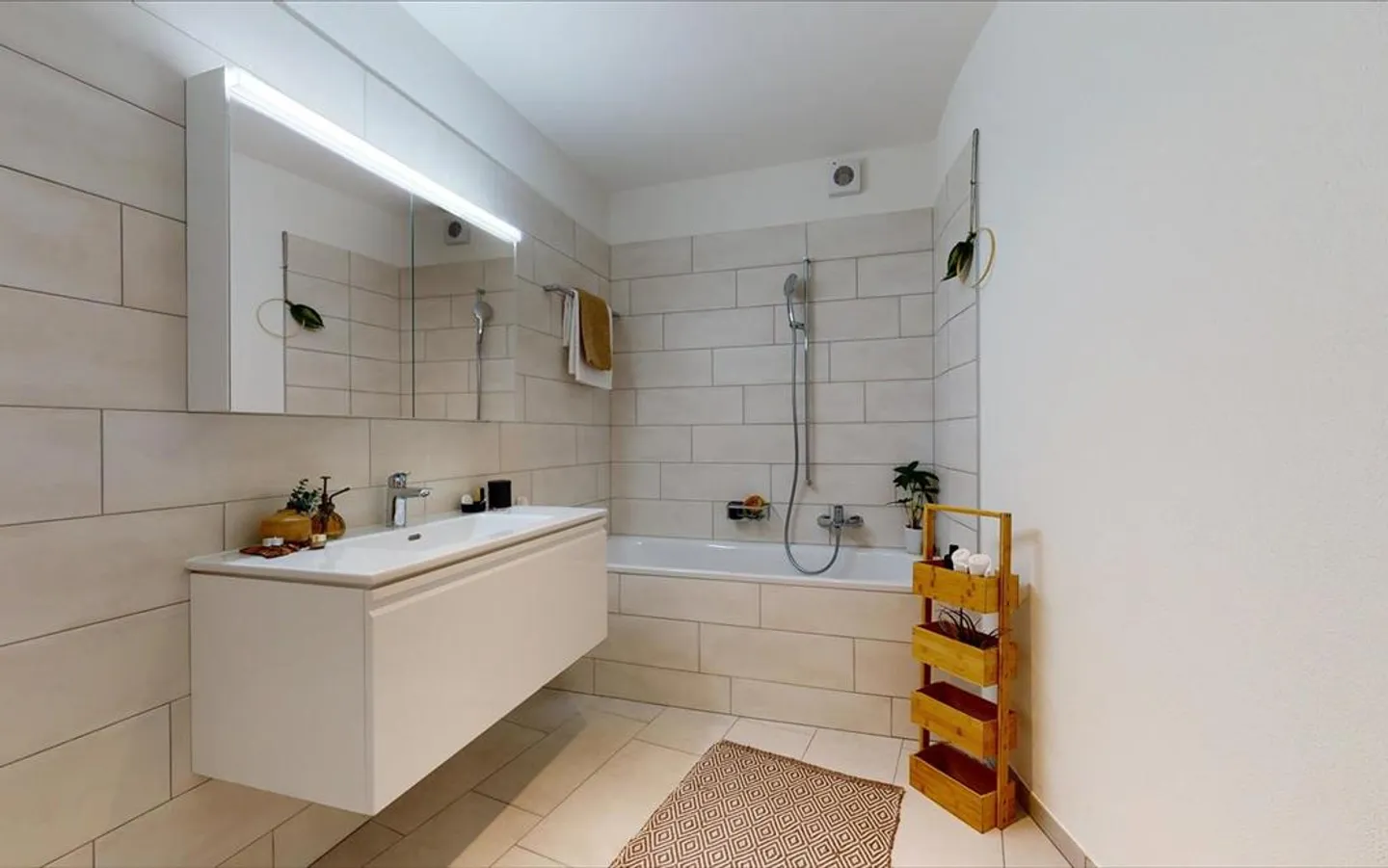 Appartamento spazioso con giardino - Foto 4 di 11