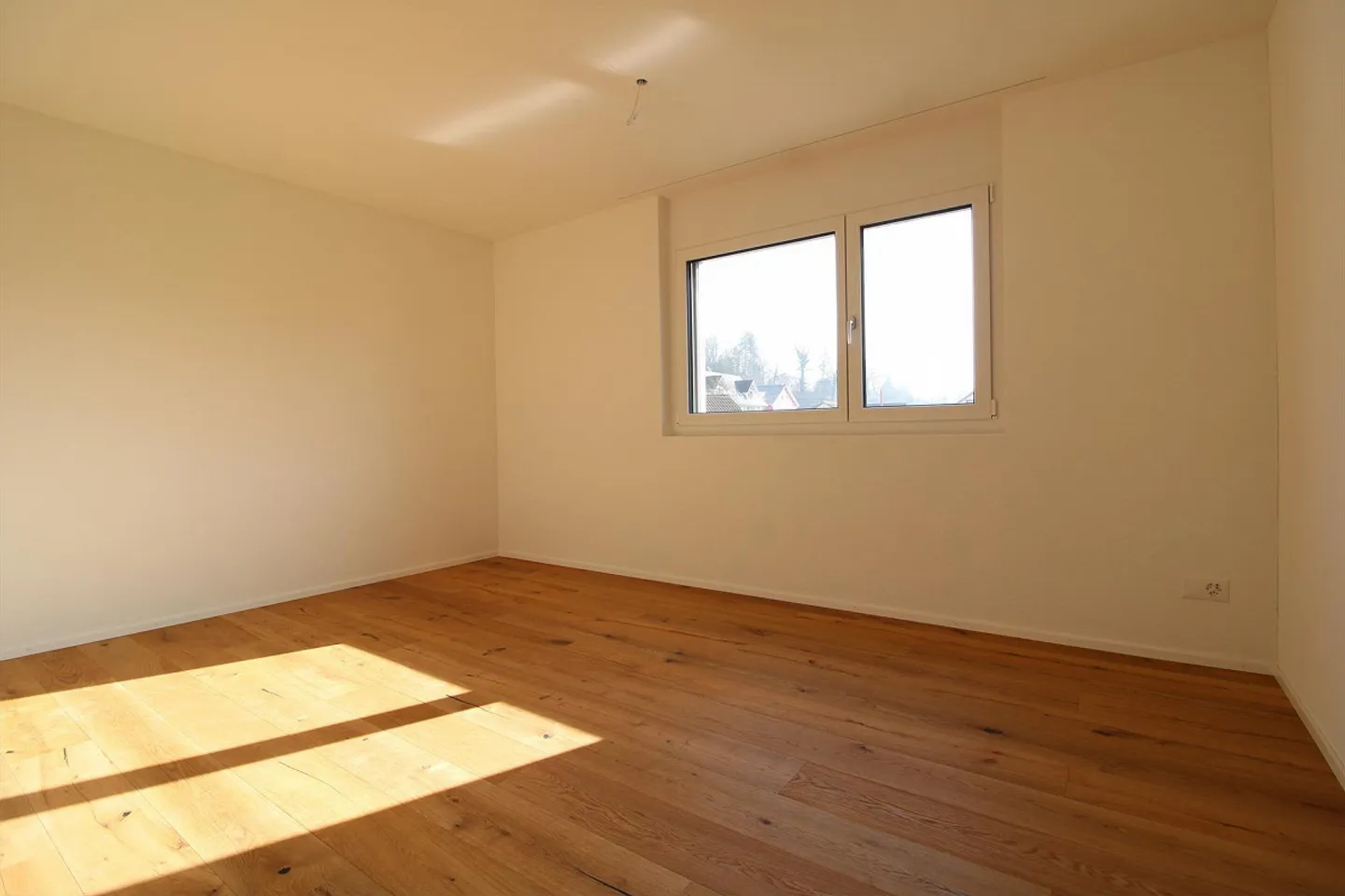 Appartement lumineux et moderne de 2,5 pièces au rez-de-chaussée avec patio - Photo 8 sur 9