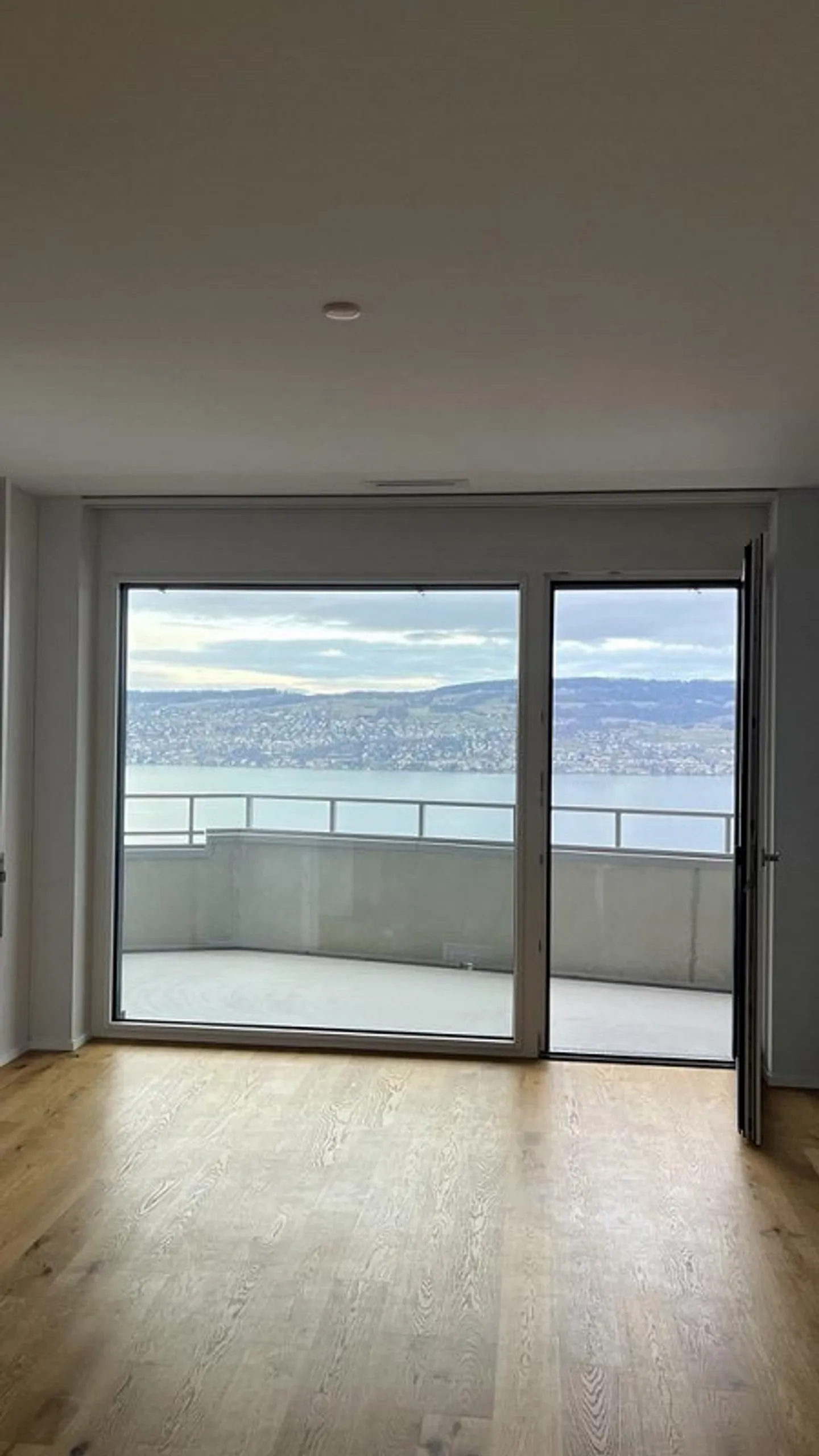 Appartamento moderno vicino alla stazione di Horgen - Foto 2 di 7