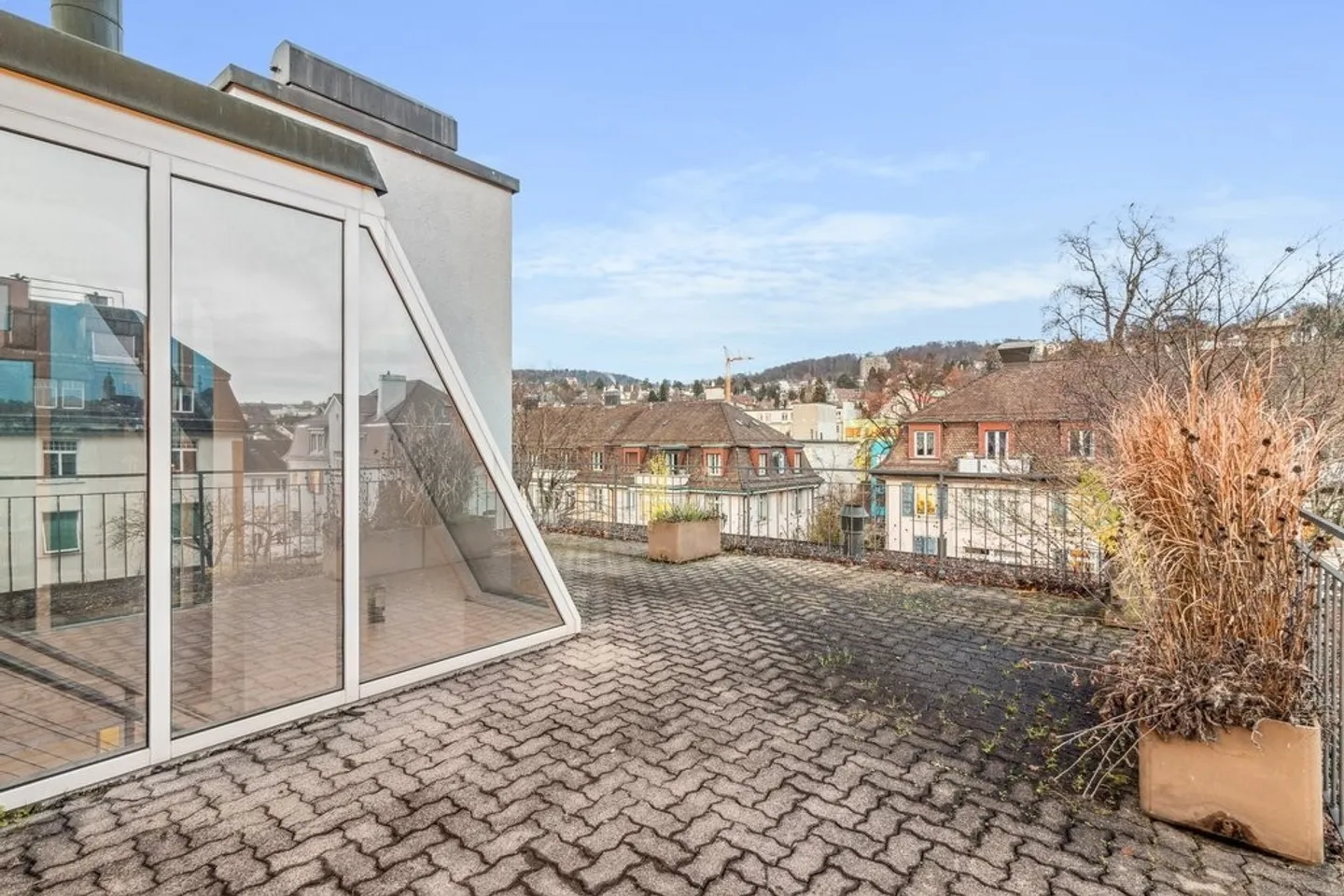 Charmant appartement de 3,5 pièces avec grande terrasse - Photo 2 sur 10