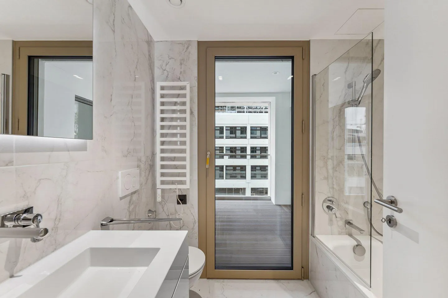 Tour cinquante-cinq - espaces de vie métropolitains - Louer sans dépôt! - Photo 2 sur 5