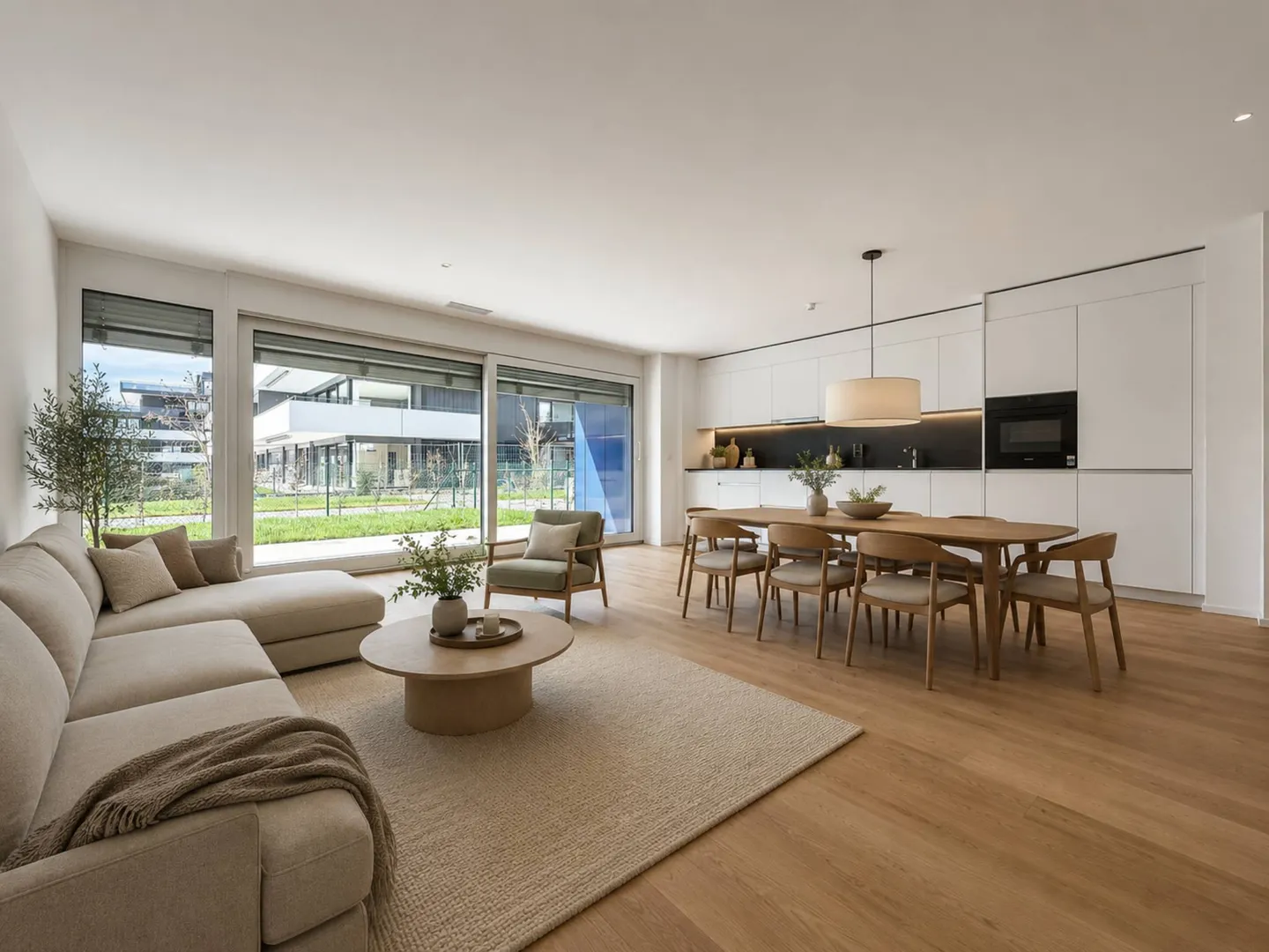 Luxury Apartment by Lake - Photo 3 of 13