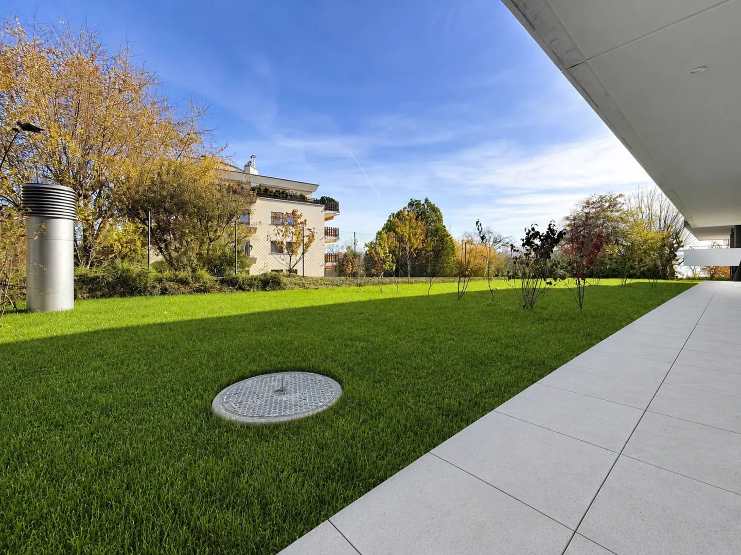 Luxury Apartment by Lake - Photo 9 of 13