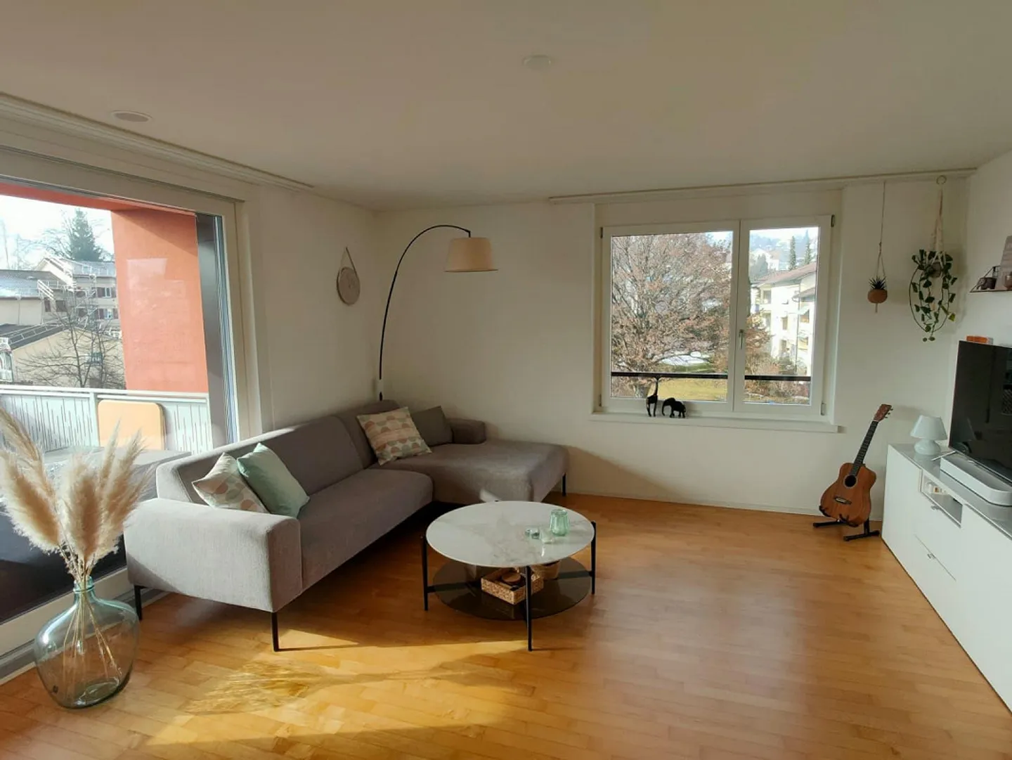 Appartement moderne lumineux de 3,5 pièces avec un haut niveau de finition - Photo 1 sur 12