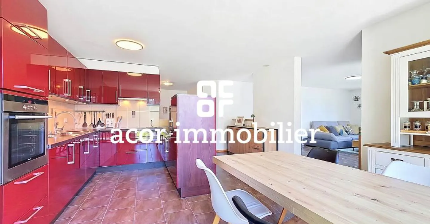 Spacious 4.5-Room Apartment - Photo 3 of 5