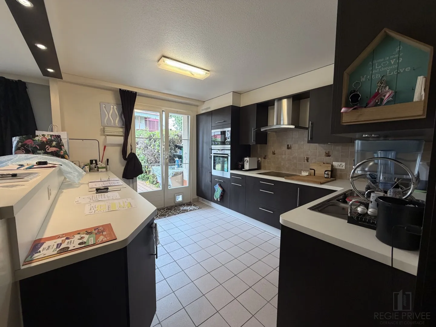 Charming Ground Floor Apartment - Photo 5 of 12