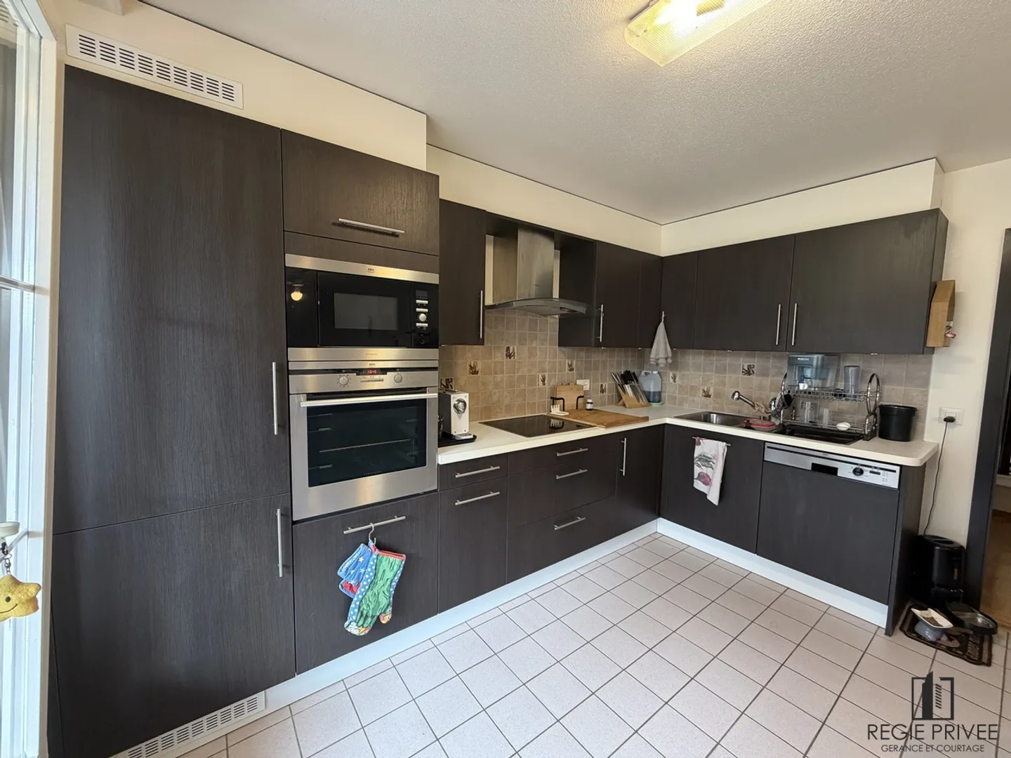 Charming Ground Floor Apartment - Photo 6 of 12