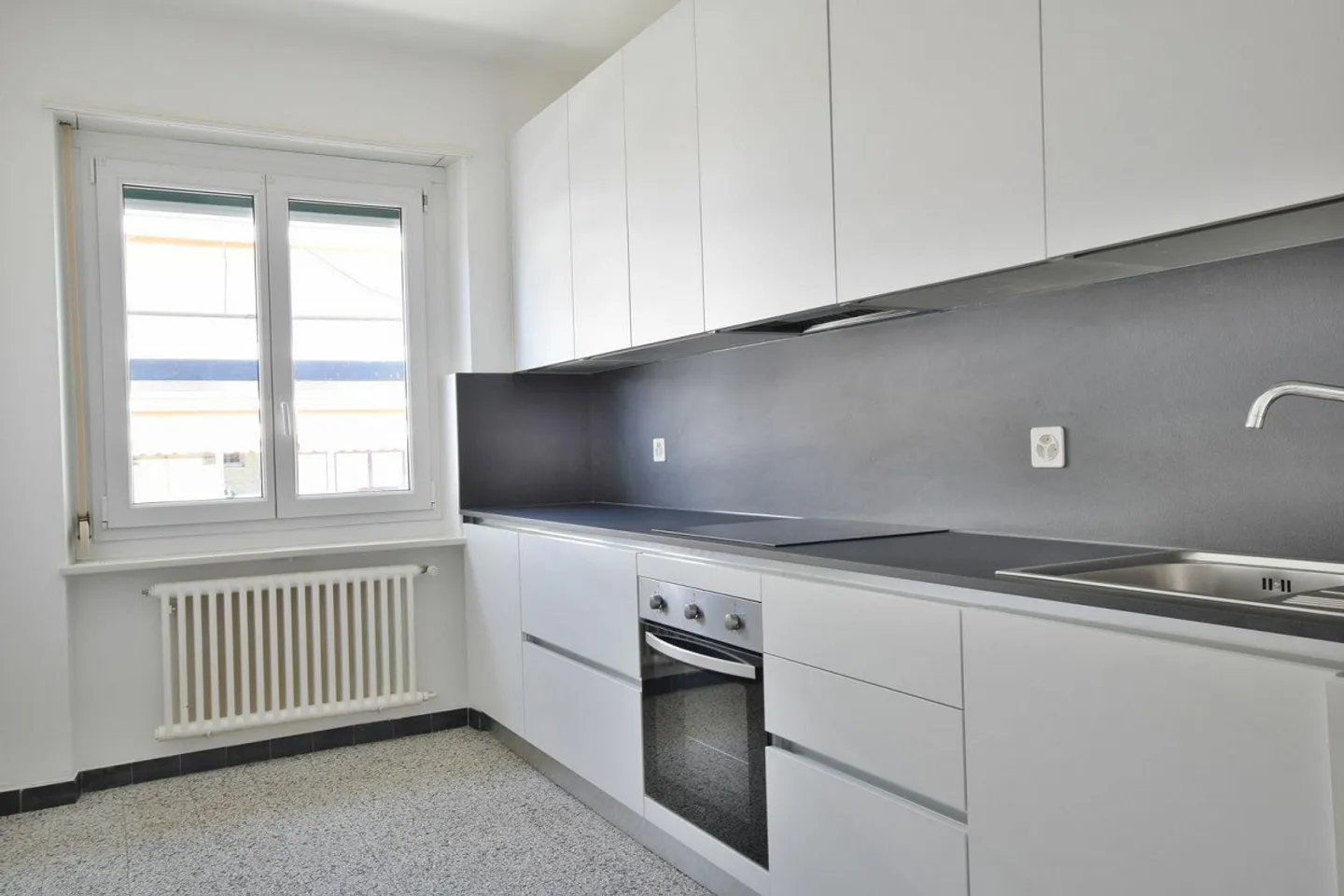 Zu vermieten 3.5 Zimmer teilweise renoviert - Foto 1 von 6