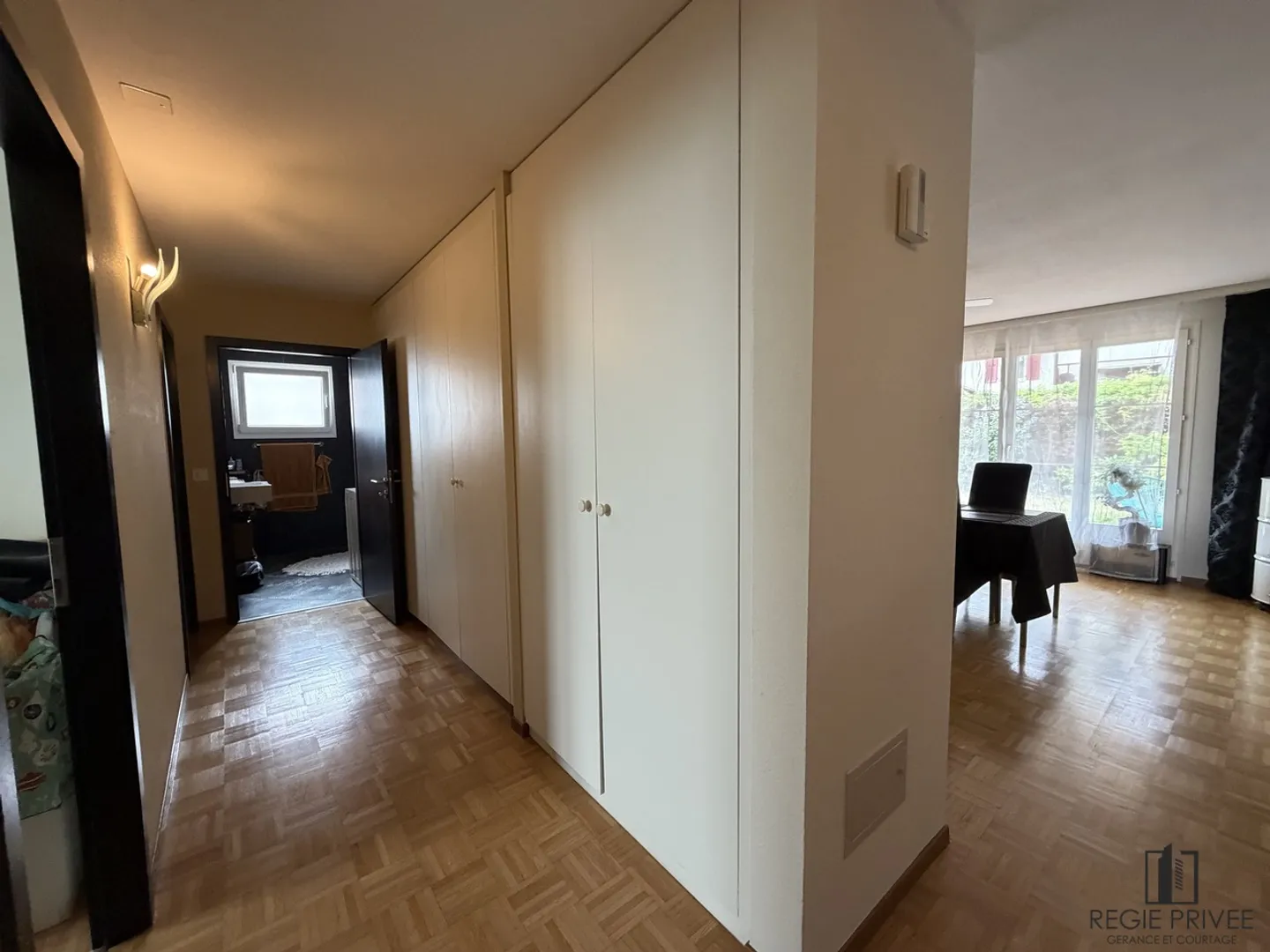 Charming Ground Floor Apartment - Photo 7 of 12