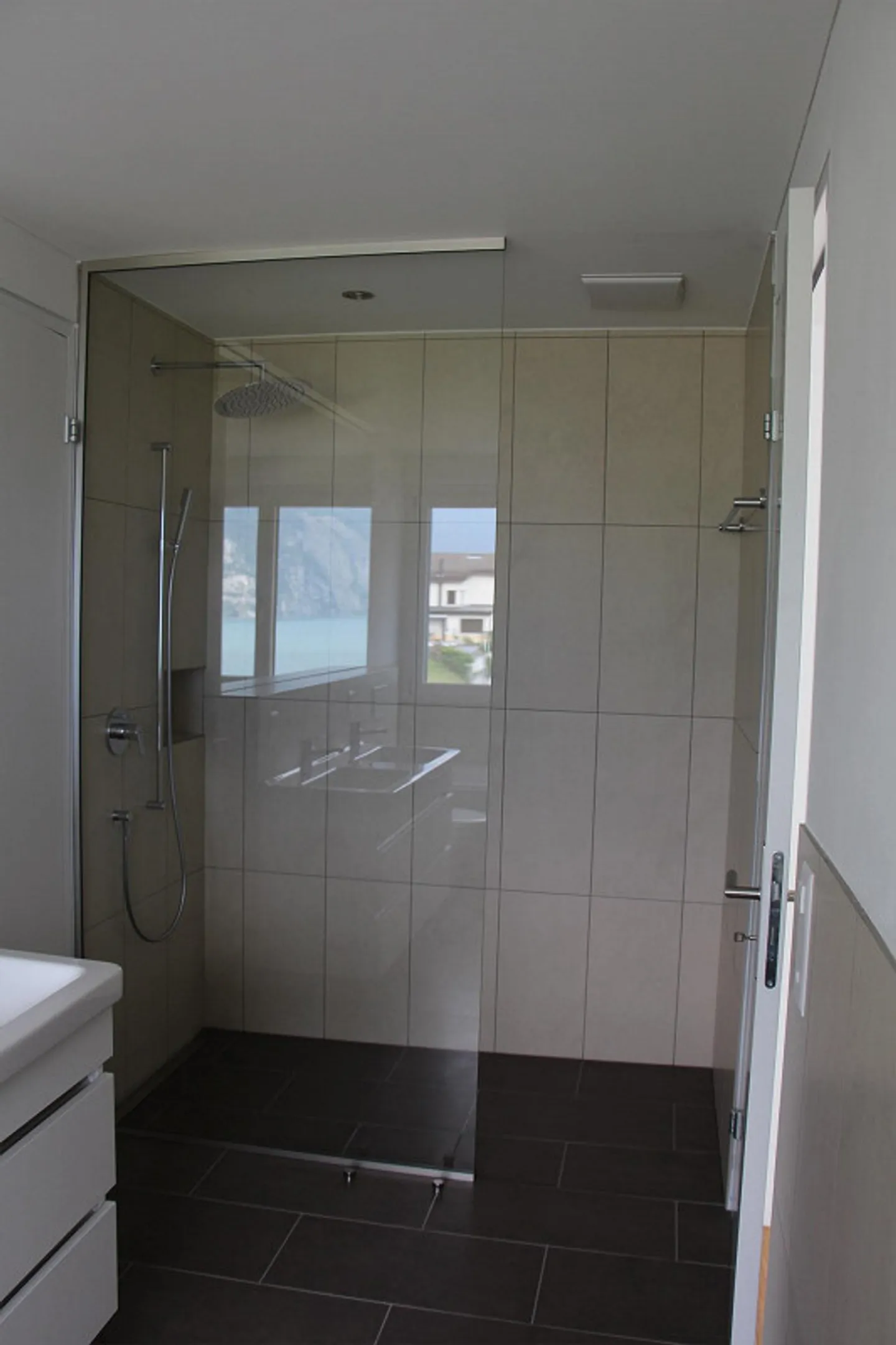Appartement de rêve spacieux de 3,5 pièces avec vue sur le lac et la montagne - Photo 10 sur 14