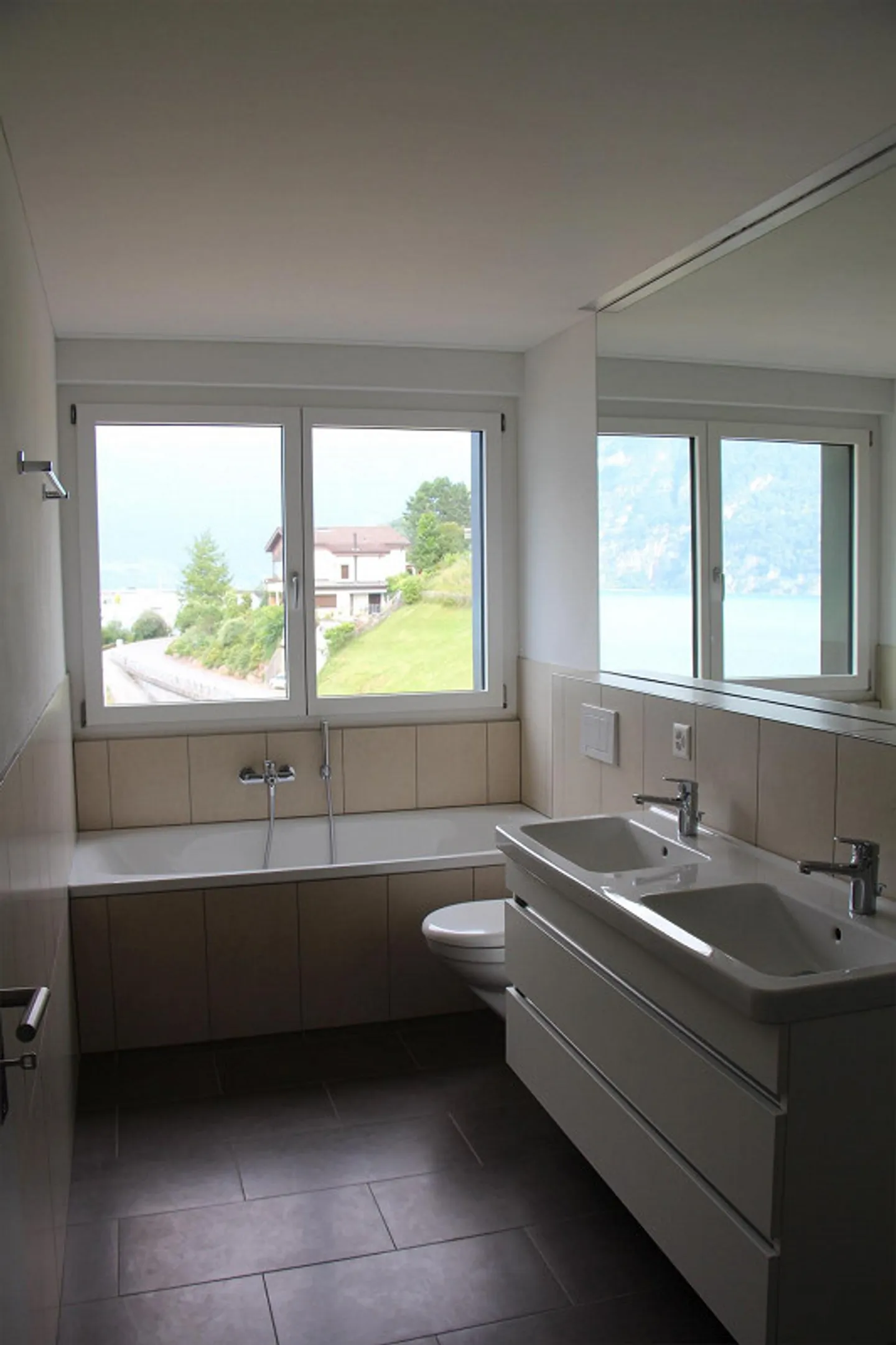 Appartement de rêve spacieux de 3,5 pièces avec vue sur le lac et la montagne - Photo 11 sur 14
