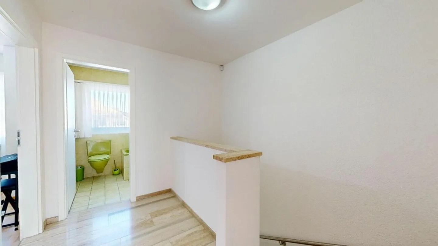 Affascinante Casa Familiare con Giardino - Foto 11 di 20