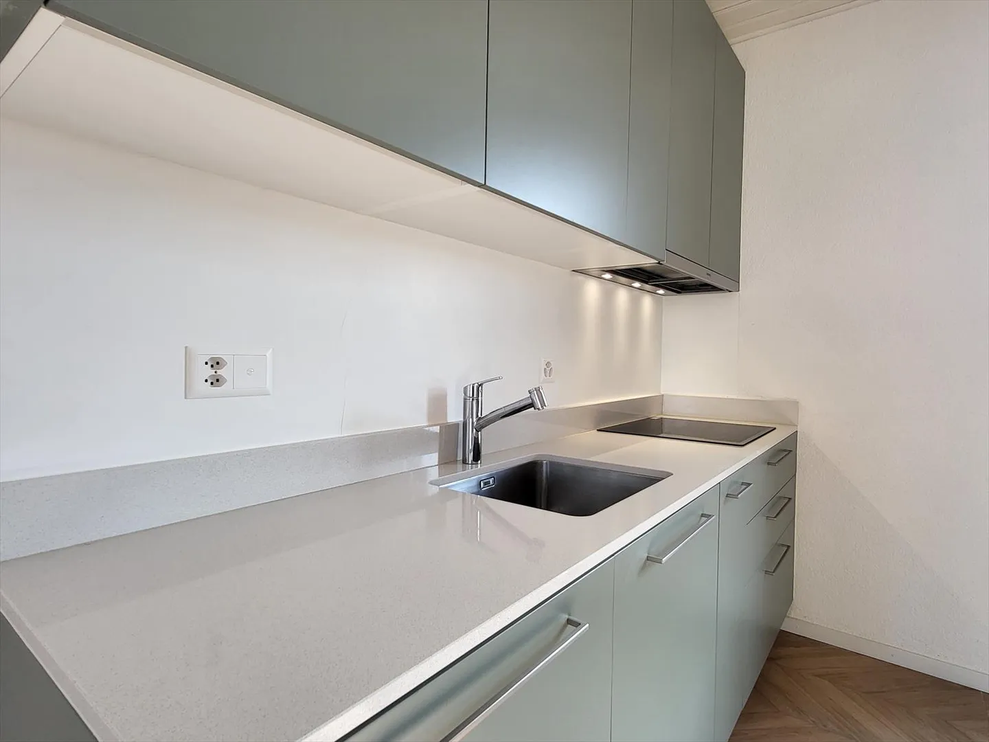 Hervorragende, komplett renovierte Wohnung - Foto 3 von 11