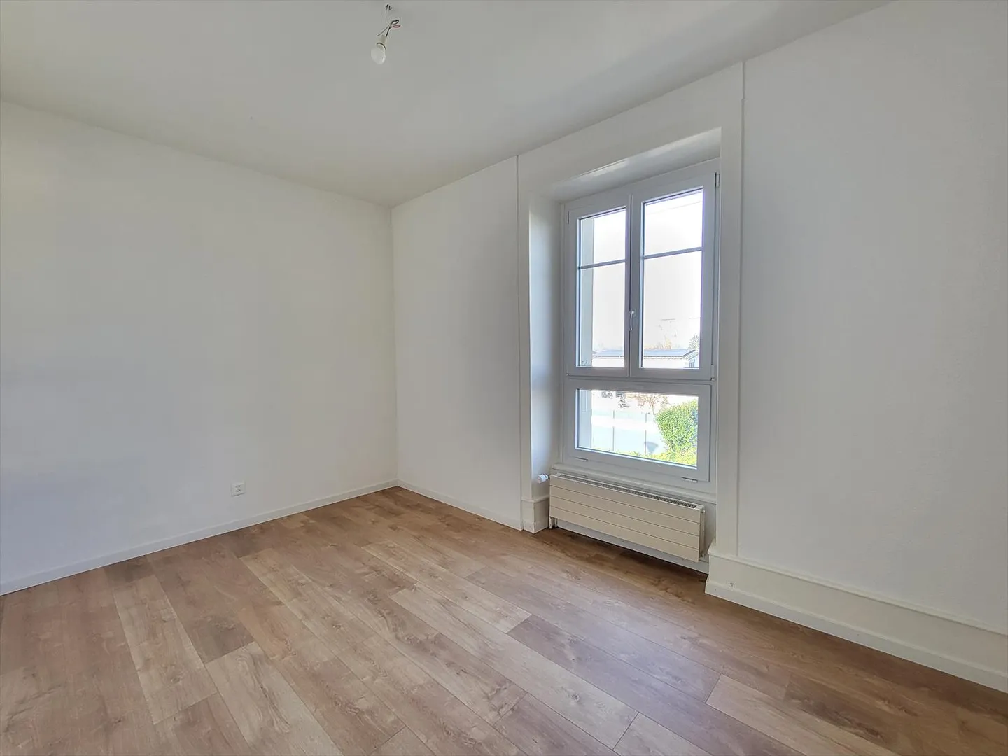 Hervorragende, komplett renovierte Wohnung - Foto 7 von 11