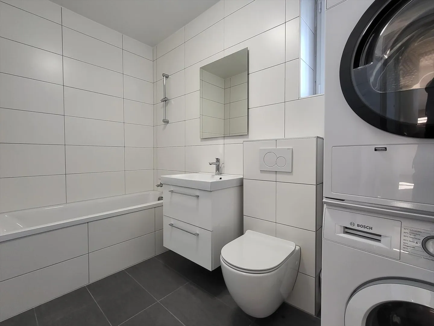 Hervorragende, komplett renovierte Wohnung - Foto 9 von 11