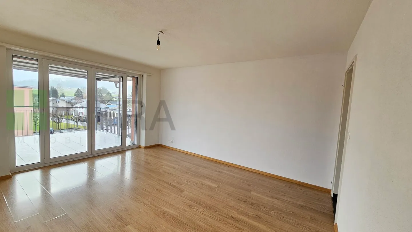 Bel appartement 4 pièces avec terrasse - Photo 2 sur 10