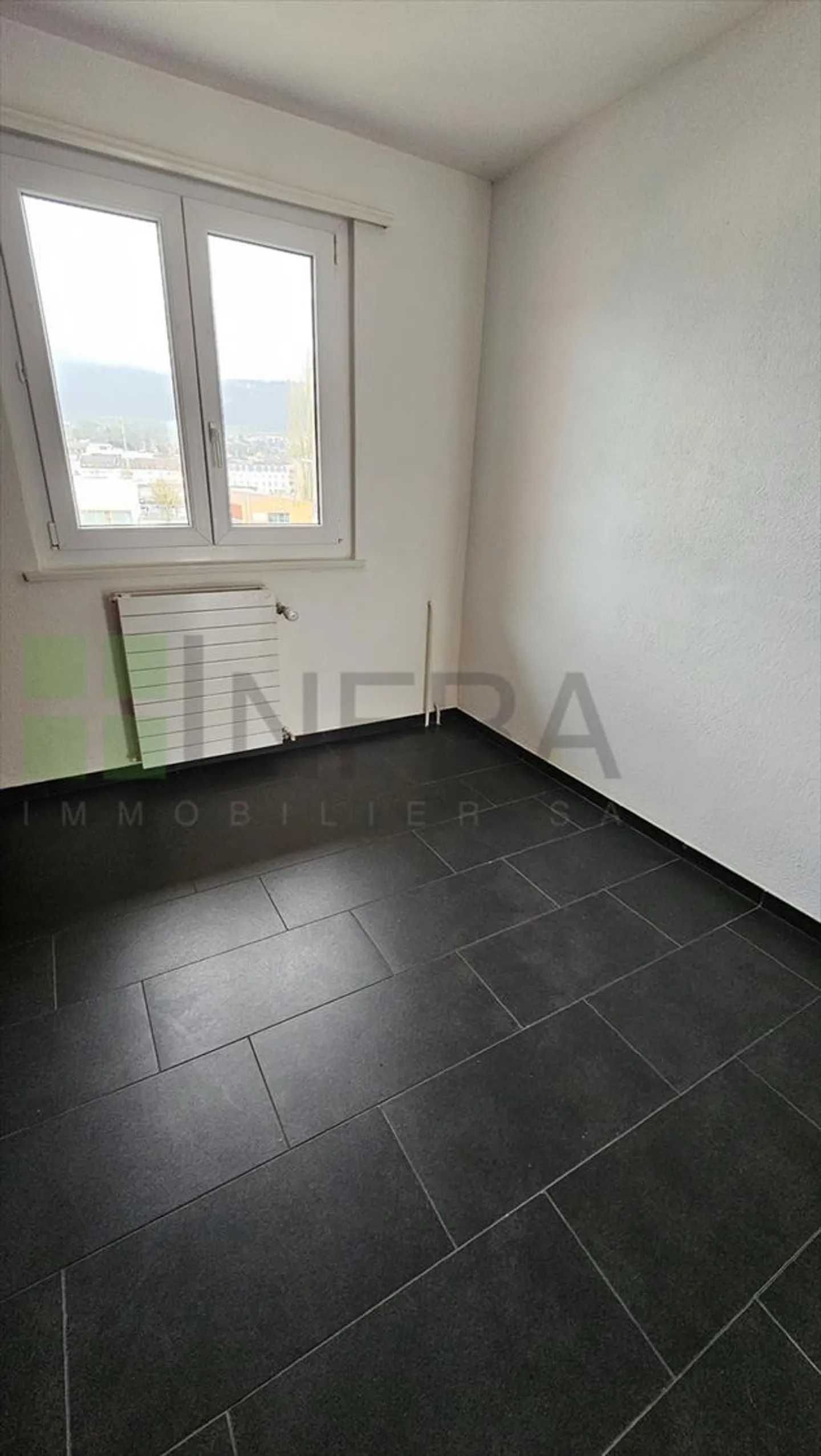 Bel appartement 4 pièces avec terrasse - Photo 3 sur 10