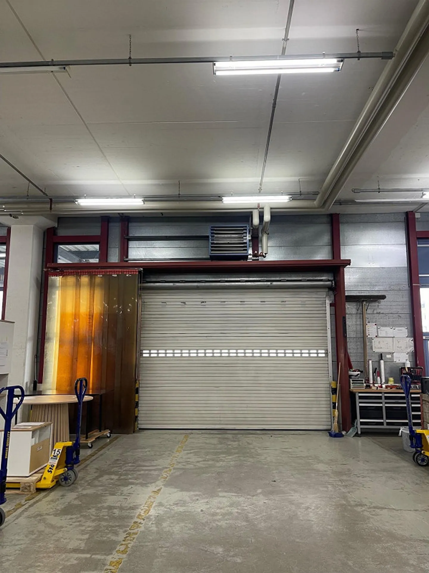Spazi di stoccaggio e ufficio versatili a Otelfingen – La tua nuova sede! - Foto 2 di 7