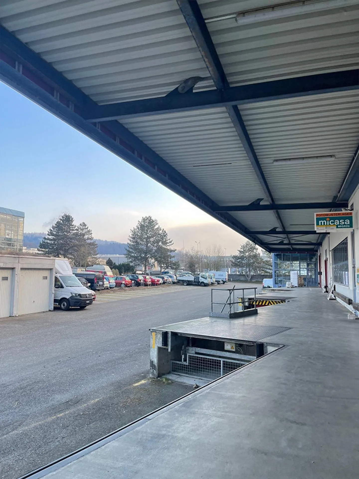 Spazi di stoccaggio e ufficio versatili a Otelfingen – La tua nuova sede! - Foto 3 di 7