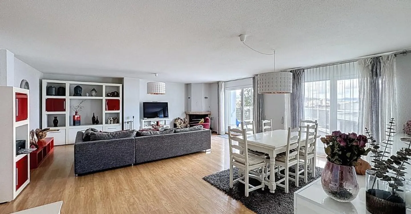 Penthouse spacieux avec terrasses - Photo 3 sur 13
