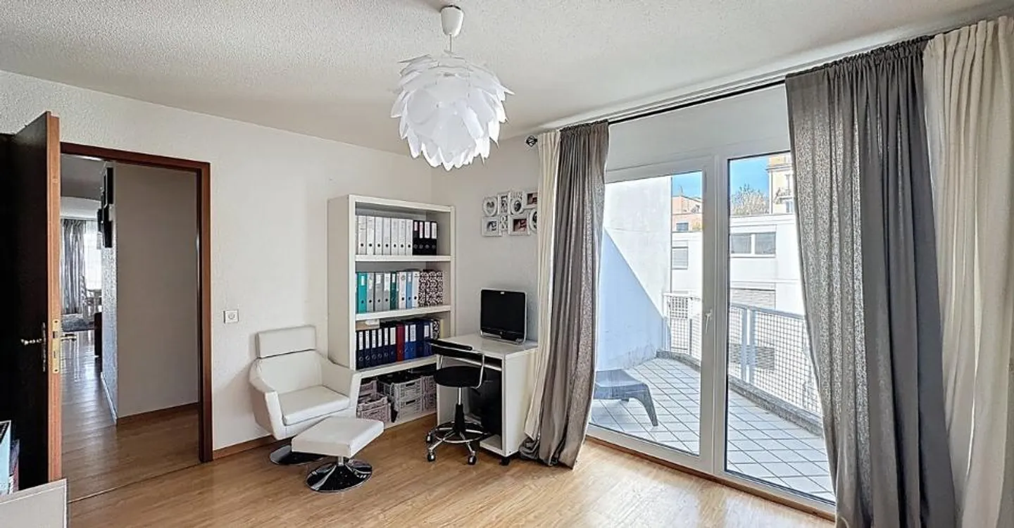 Penthouse spacieux avec terrasses - Photo 8 sur 13