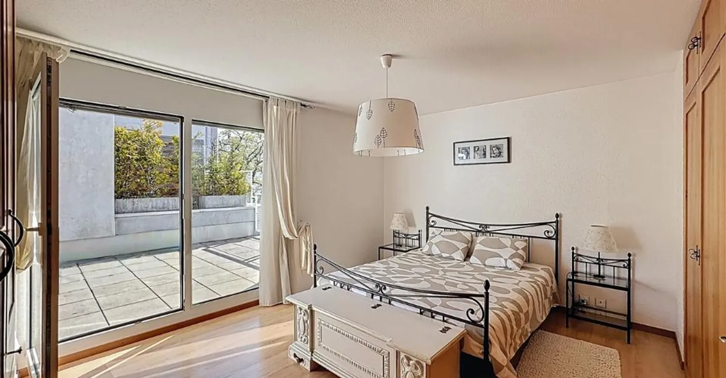 Penthouse spacieux avec terrasses - Photo 12 sur 13