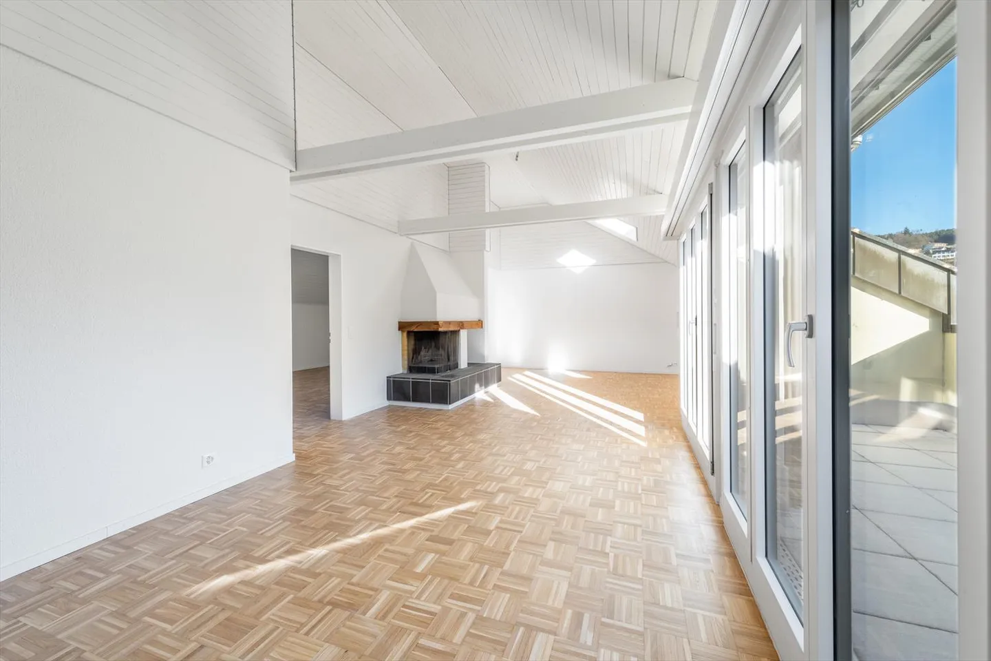 Platz für die ganze Familie – frisch sanierte 5.5 Zimmer-Dachwohnung - Foto 3 von 11