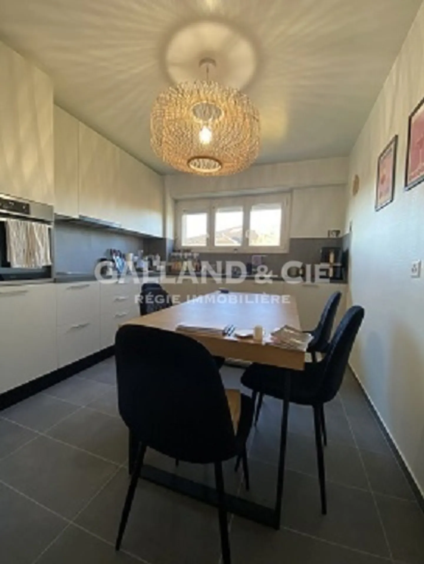 3-room apartment with balcony - Photo 2 of 4